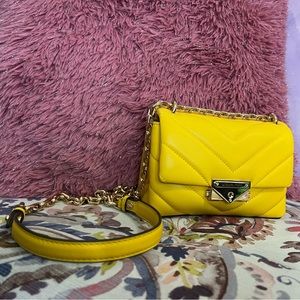 ❌SOLD❌ MICHAEL KORS
Cece Extra-Small Quilted Leather Crossbody Bag